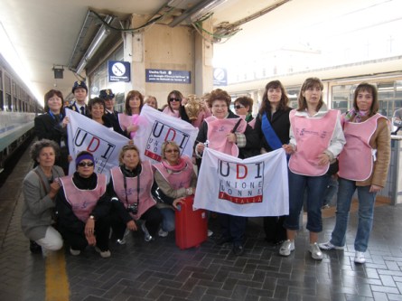6 foto di gruppo delle donne di Pesaro e Bologna